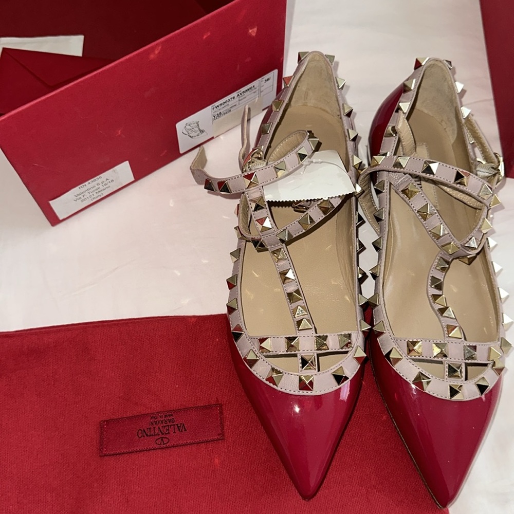 Brand New Valentino rockstud patent flats